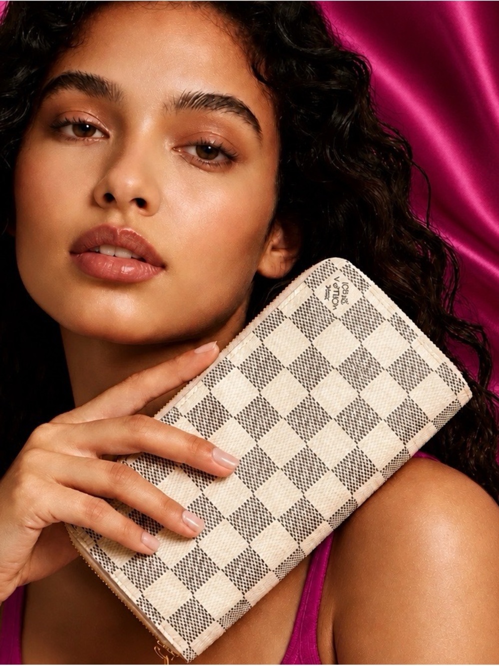 Large Vegan PU Checkered White & Grey Zippered Wallet. Lots of room. New!